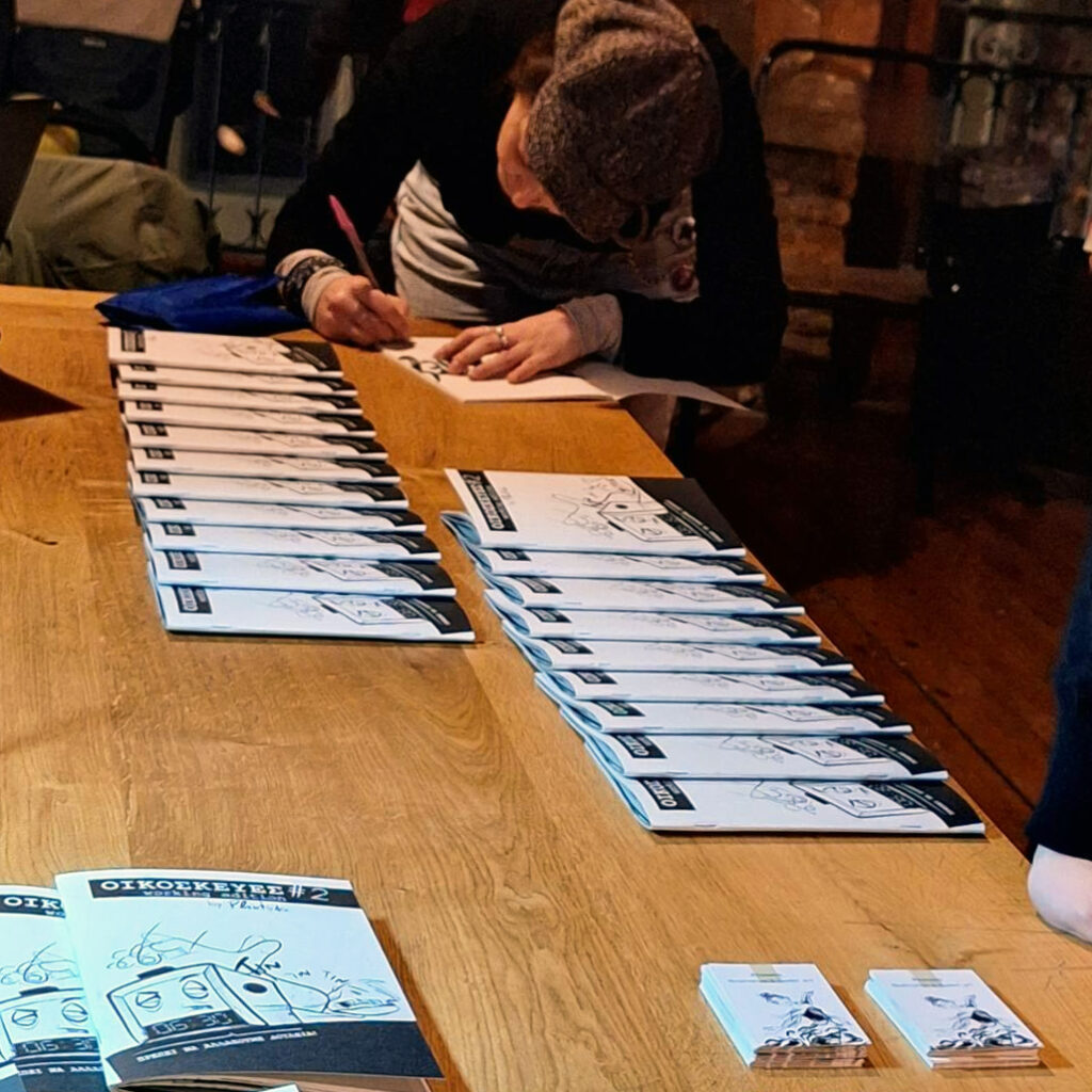 pliatsiko_signing